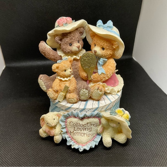 Teddy Hugs Collecting Loving Memories San Francisco Music Box MEMORIES - Picture 1 of 8